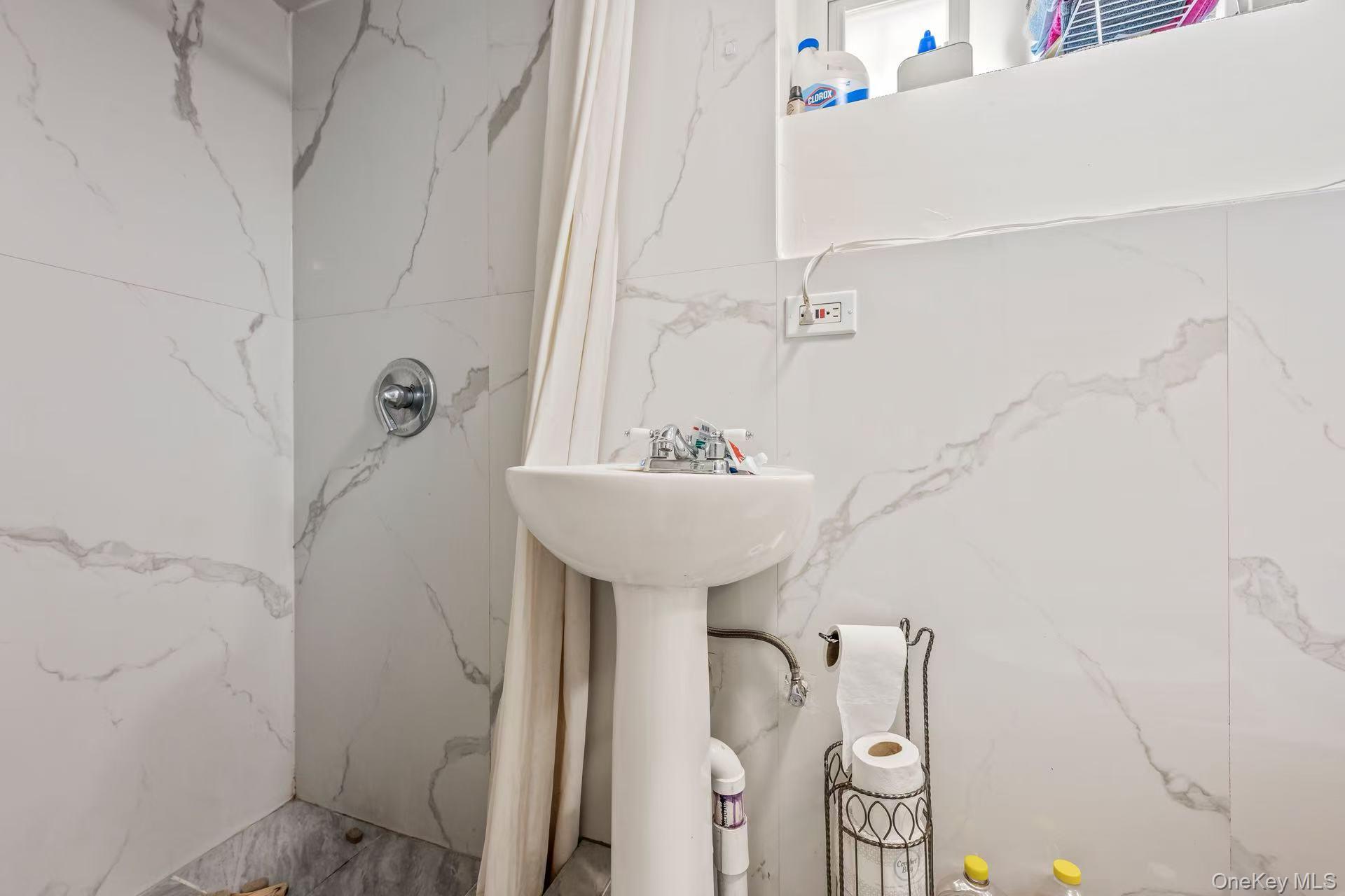 826 E 216 Street, Bronx, NY 10467