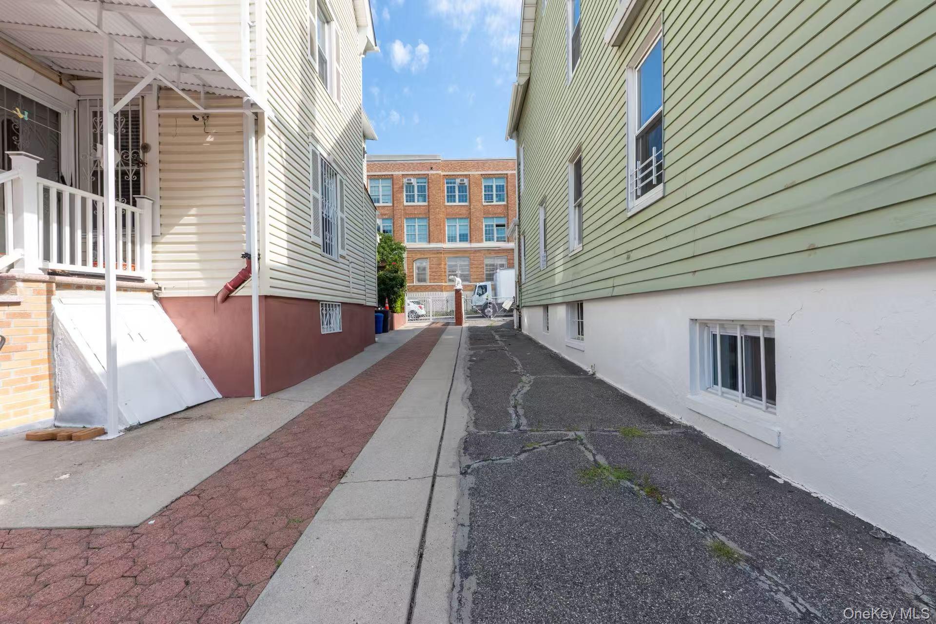 826 E 216 Street, Bronx, NY 10467