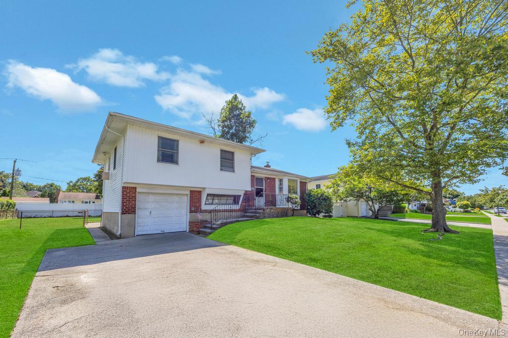 196 Haypath Road, Old Bethpage, NY 11804