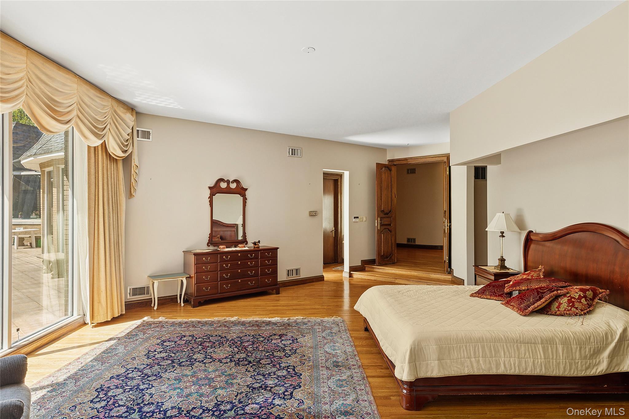 13 Chanticlare Drive, Manhasset, NY 11030