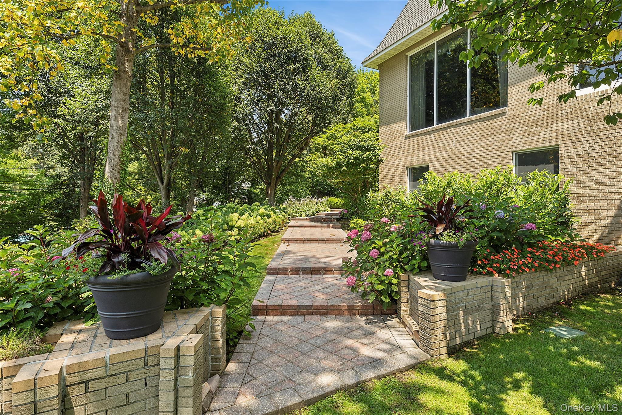 13 Chanticlare Drive, Manhasset, NY 11030