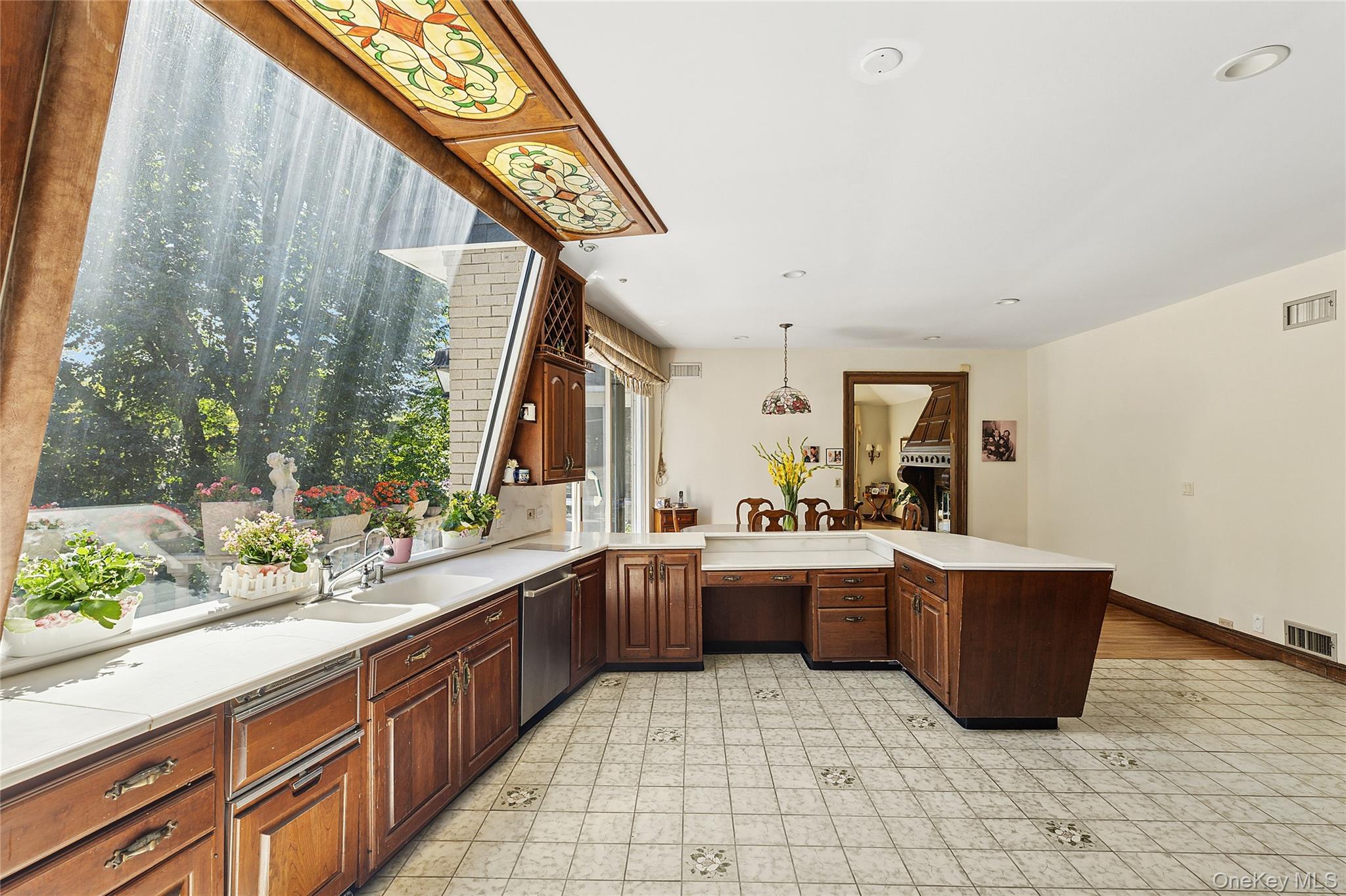 13 Chanticlare Drive, Manhasset, NY 11030