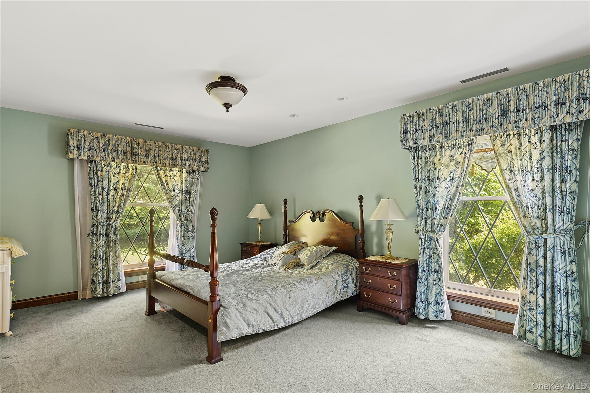 13 Chanticlare Drive, Manhasset, NY 11030