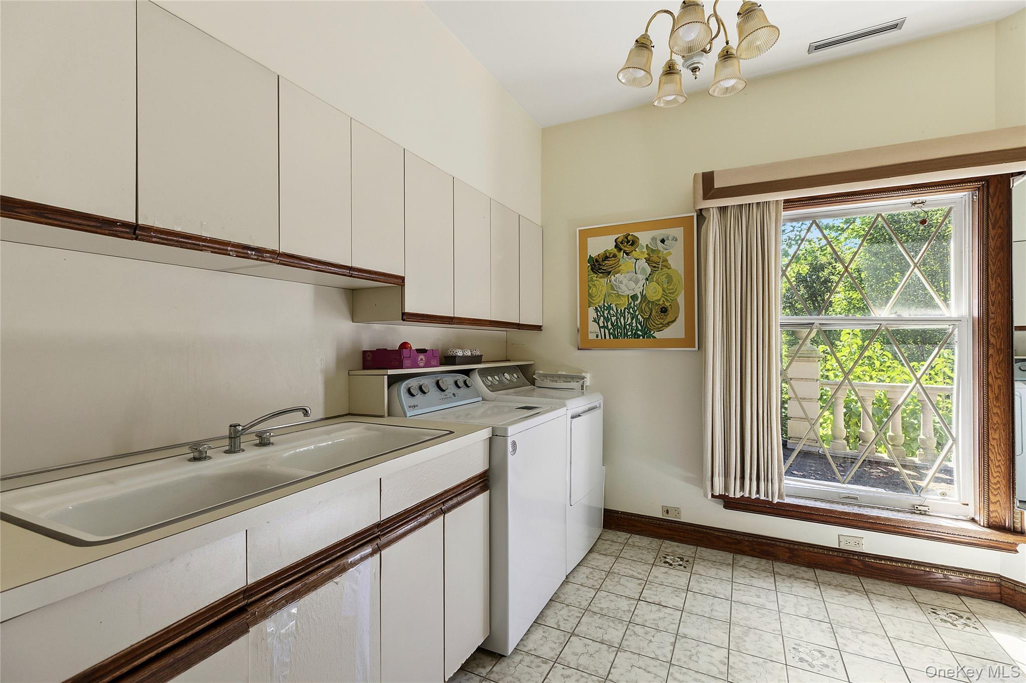 13 Chanticlare Drive, Manhasset, NY 11030