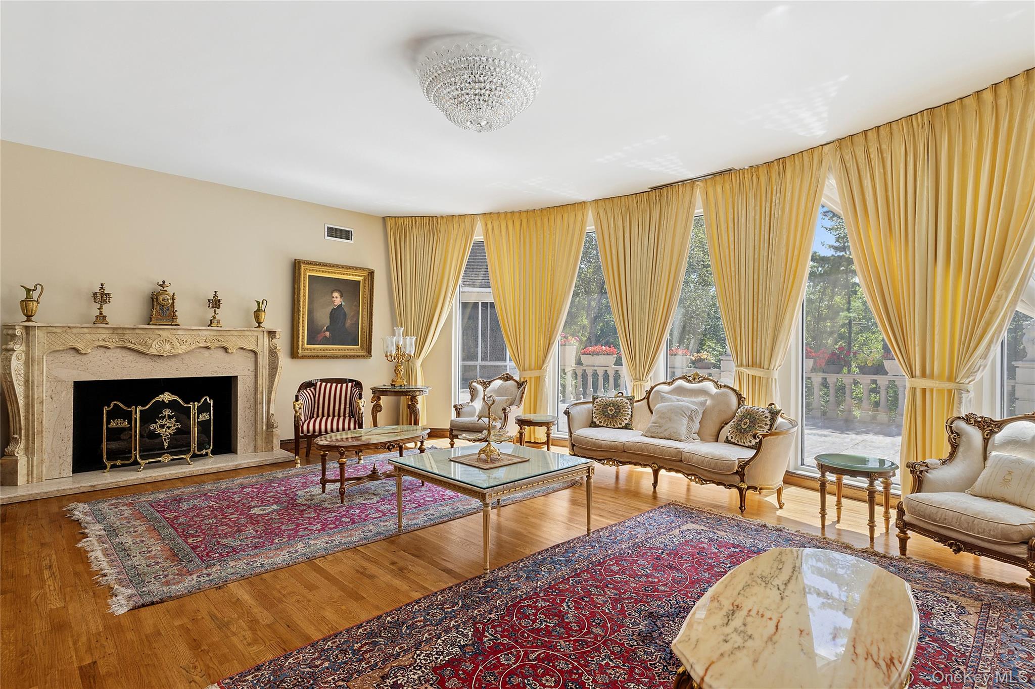 13 Chanticlare Drive, Manhasset, NY 11030