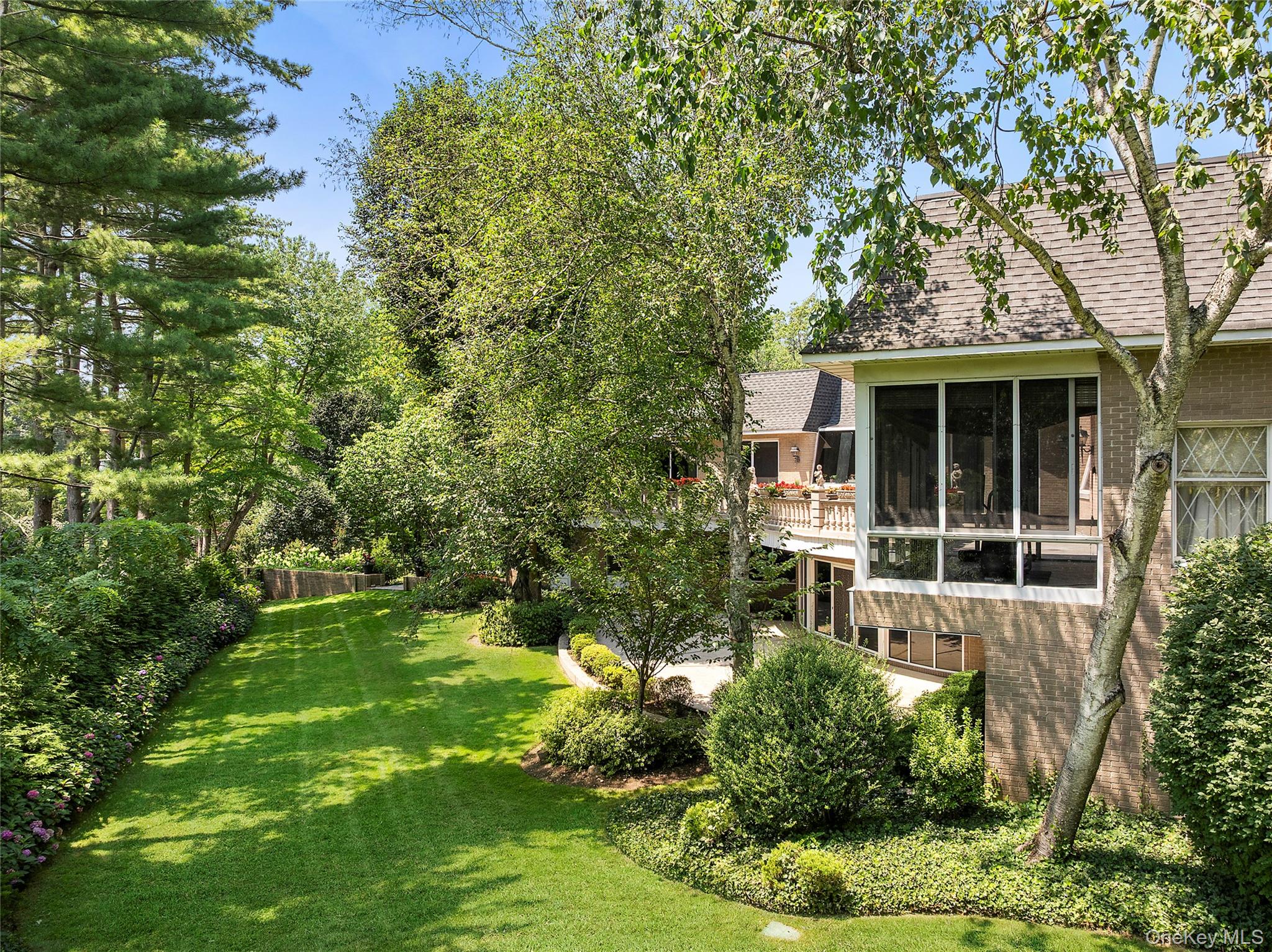 13 Chanticlare Drive, Manhasset, NY 11030