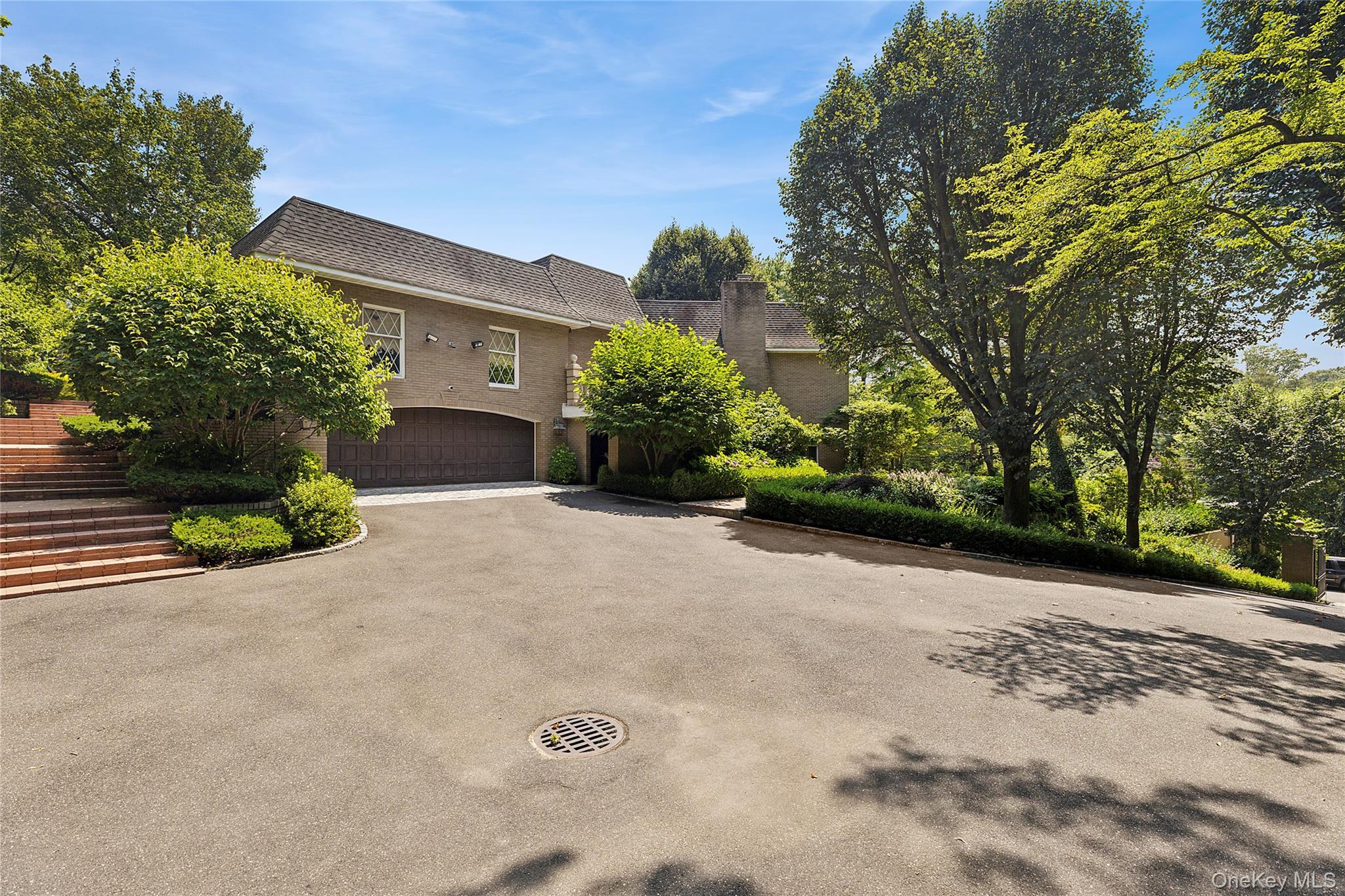 13 Chanticlare Drive, Manhasset, NY 11030