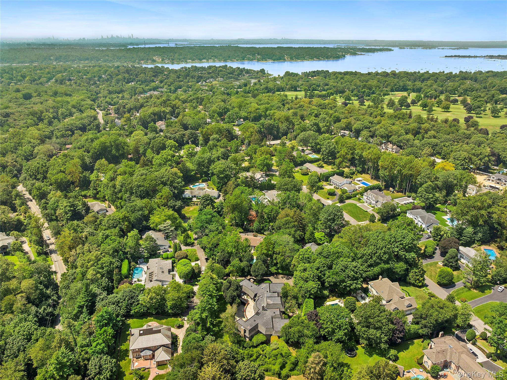 13 Chanticlare Drive, Manhasset, NY 11030