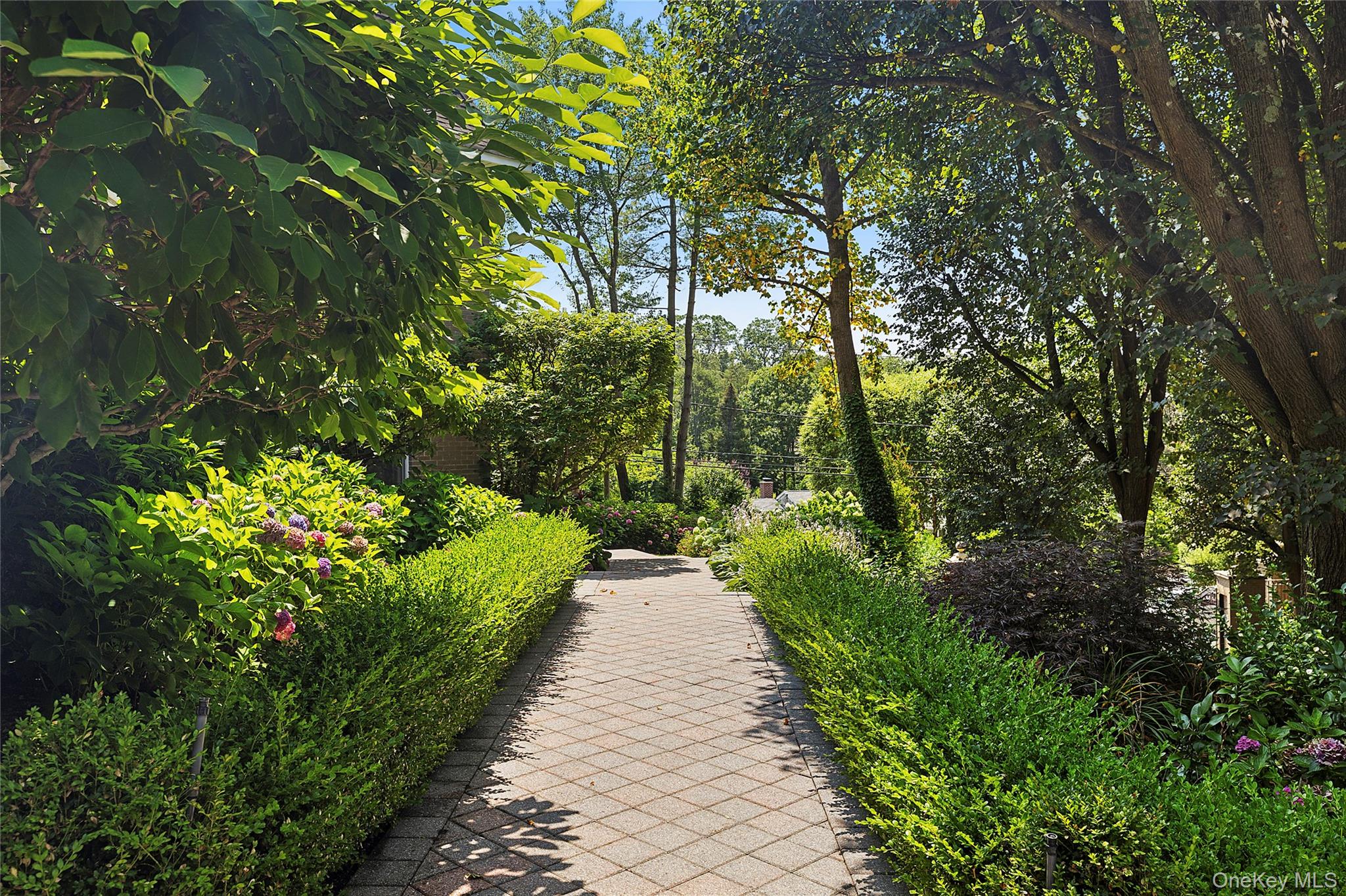 13 Chanticlare Drive, Manhasset, NY 11030