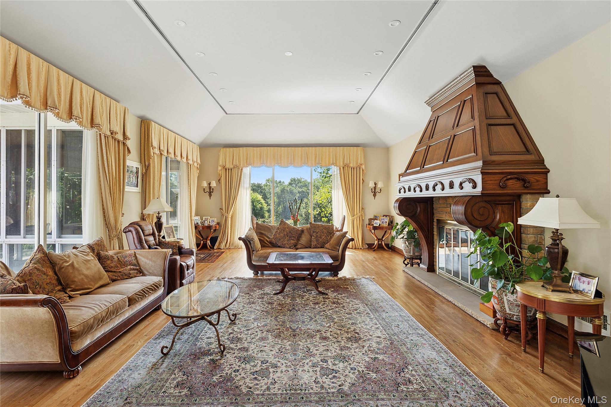 13 Chanticlare Drive, Manhasset, NY 11030