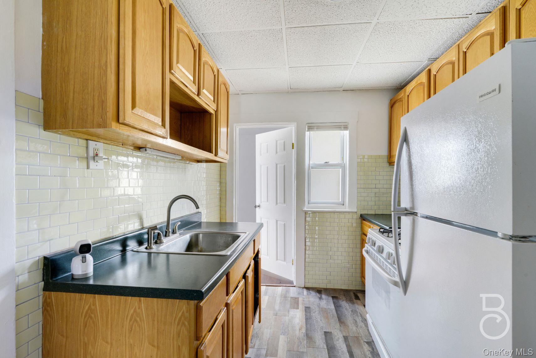 27-12 Ditmars Boulevard, Astoria, NY 11105