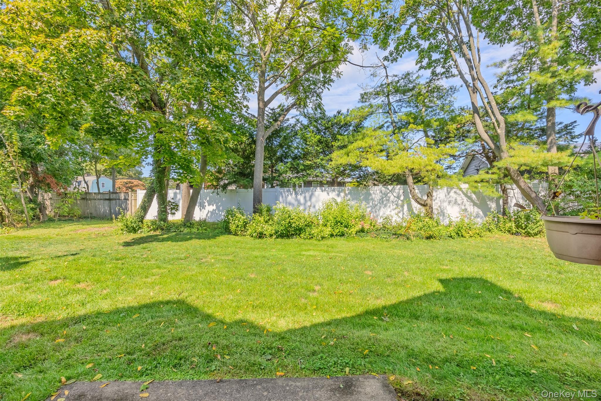 7 Sutton Place, Islip, NY 11751