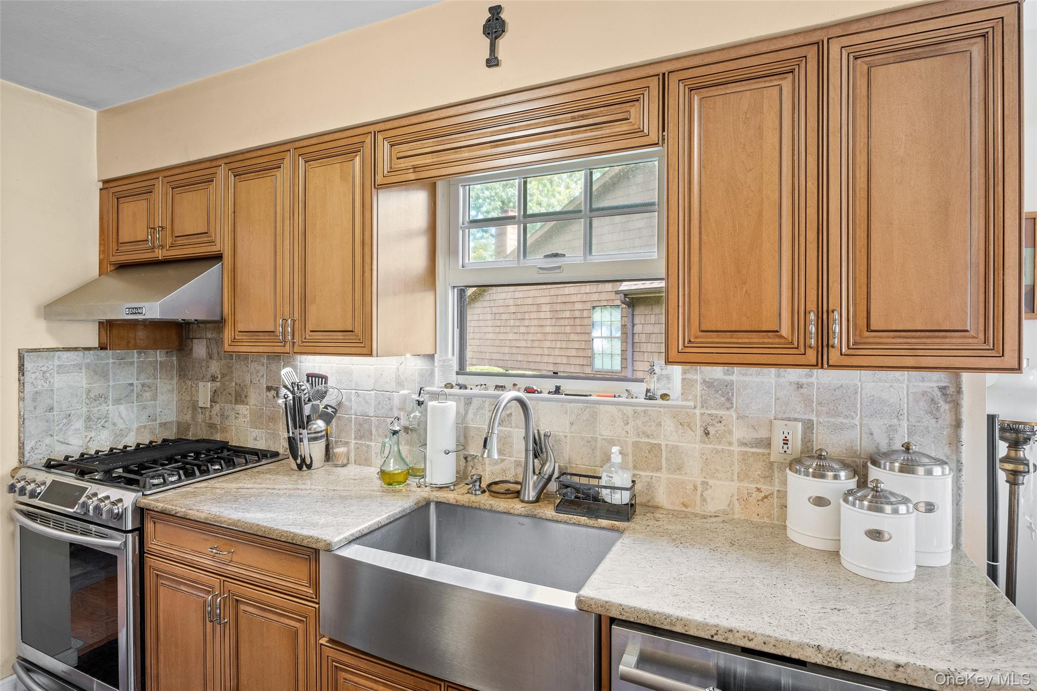 7 Sutton Place, Islip, NY 11751