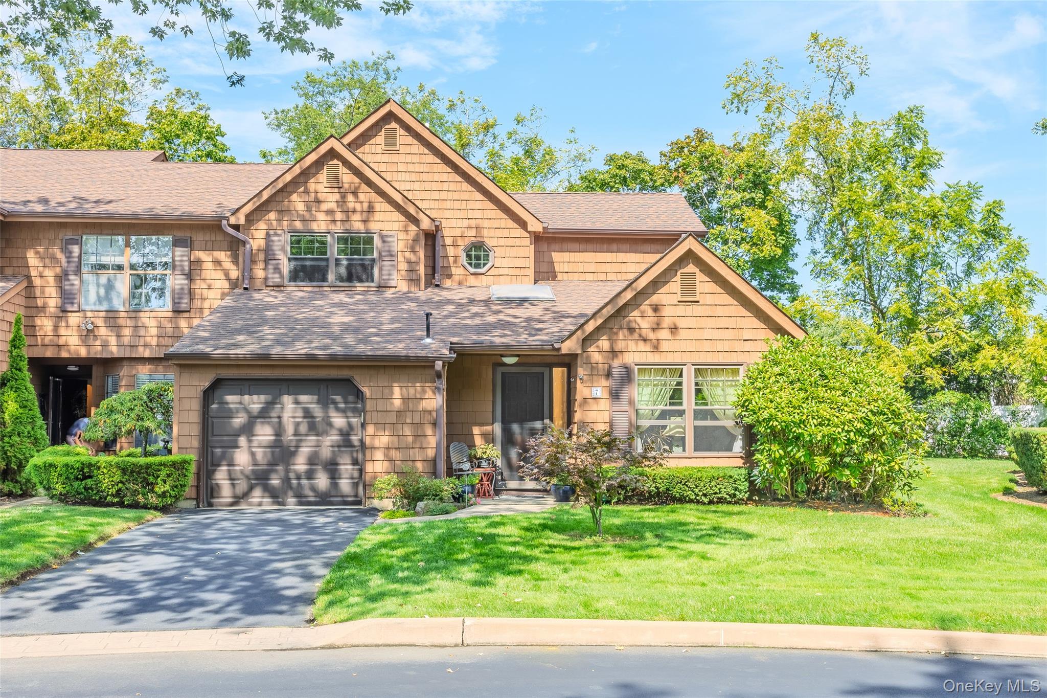 7 Sutton Place, Islip, NY 11751