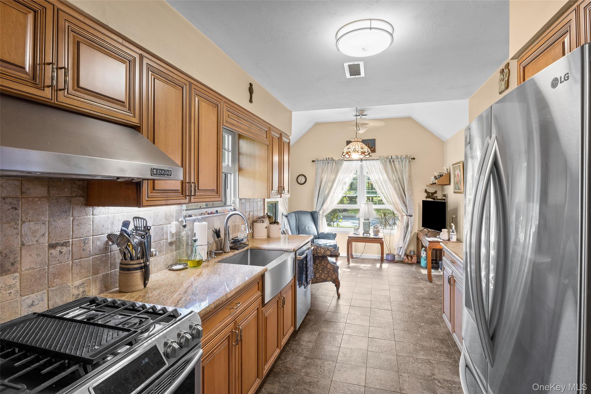 7 Sutton Place, Islip, NY 11751