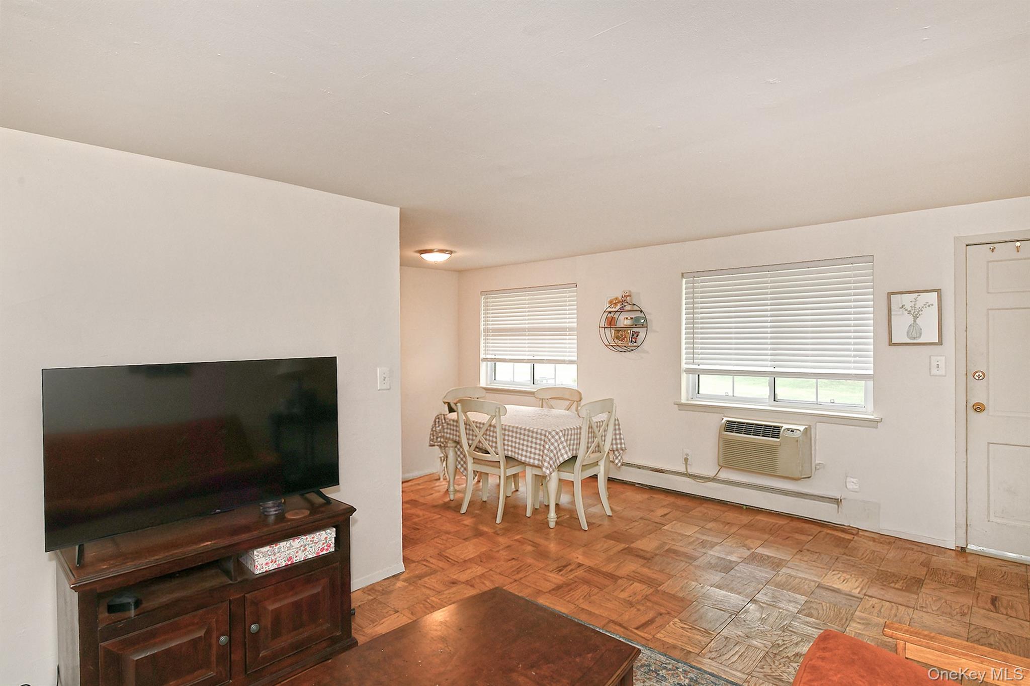 98 Jervis Avenue # 98, Farmingdale, NY 11735