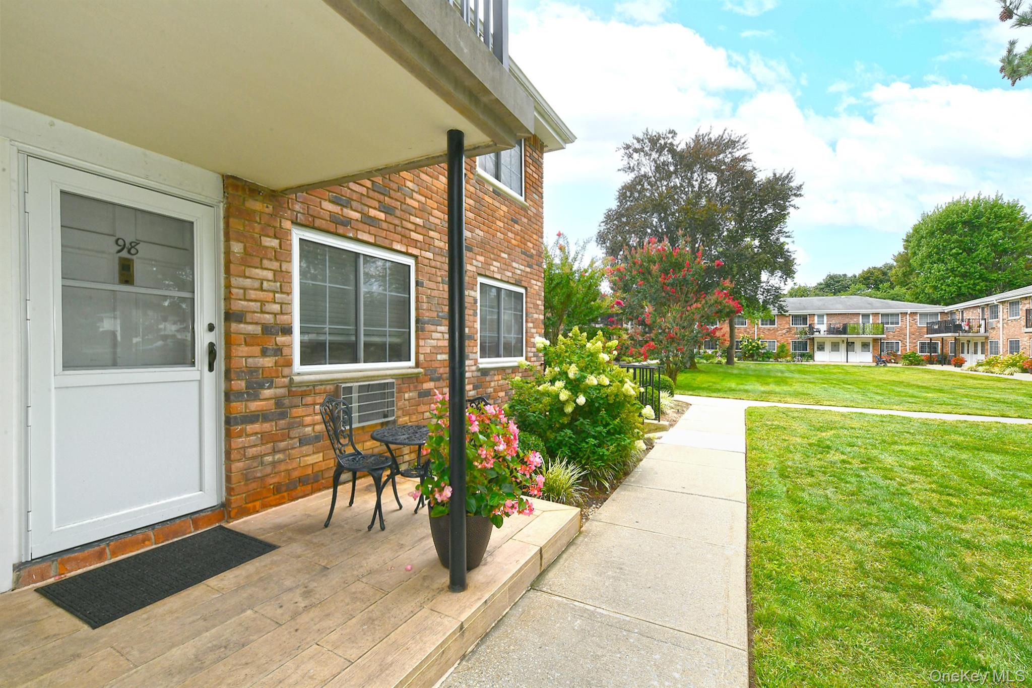 98 Jervis Avenue # 98, Farmingdale, NY 11735