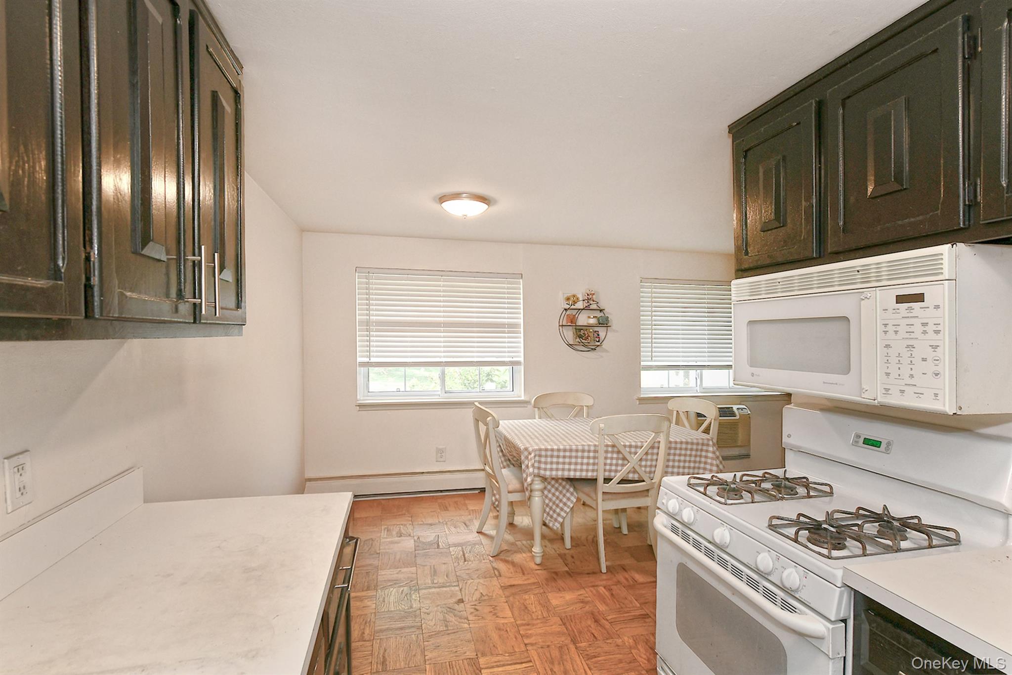 98 Jervis Avenue # 98, Farmingdale, NY 11735