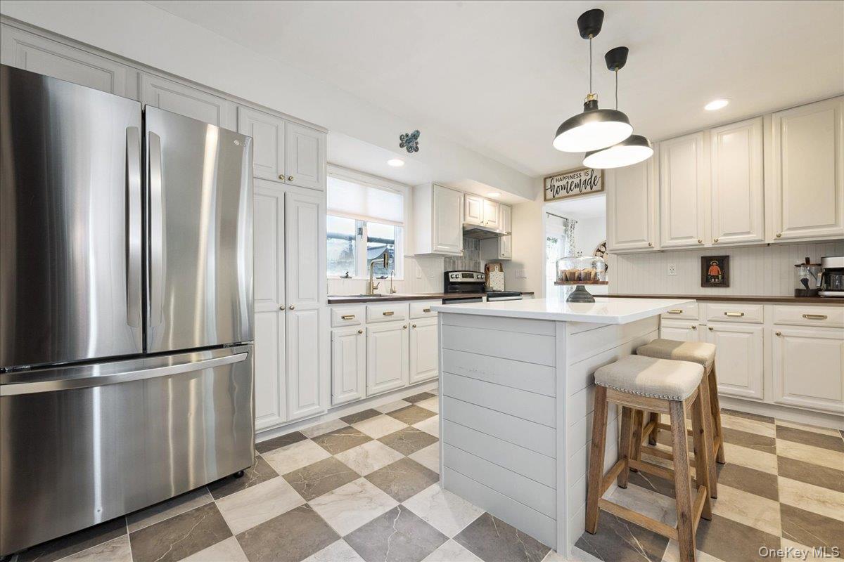 14 Osceola Avenue, Deer Park, NY 11729