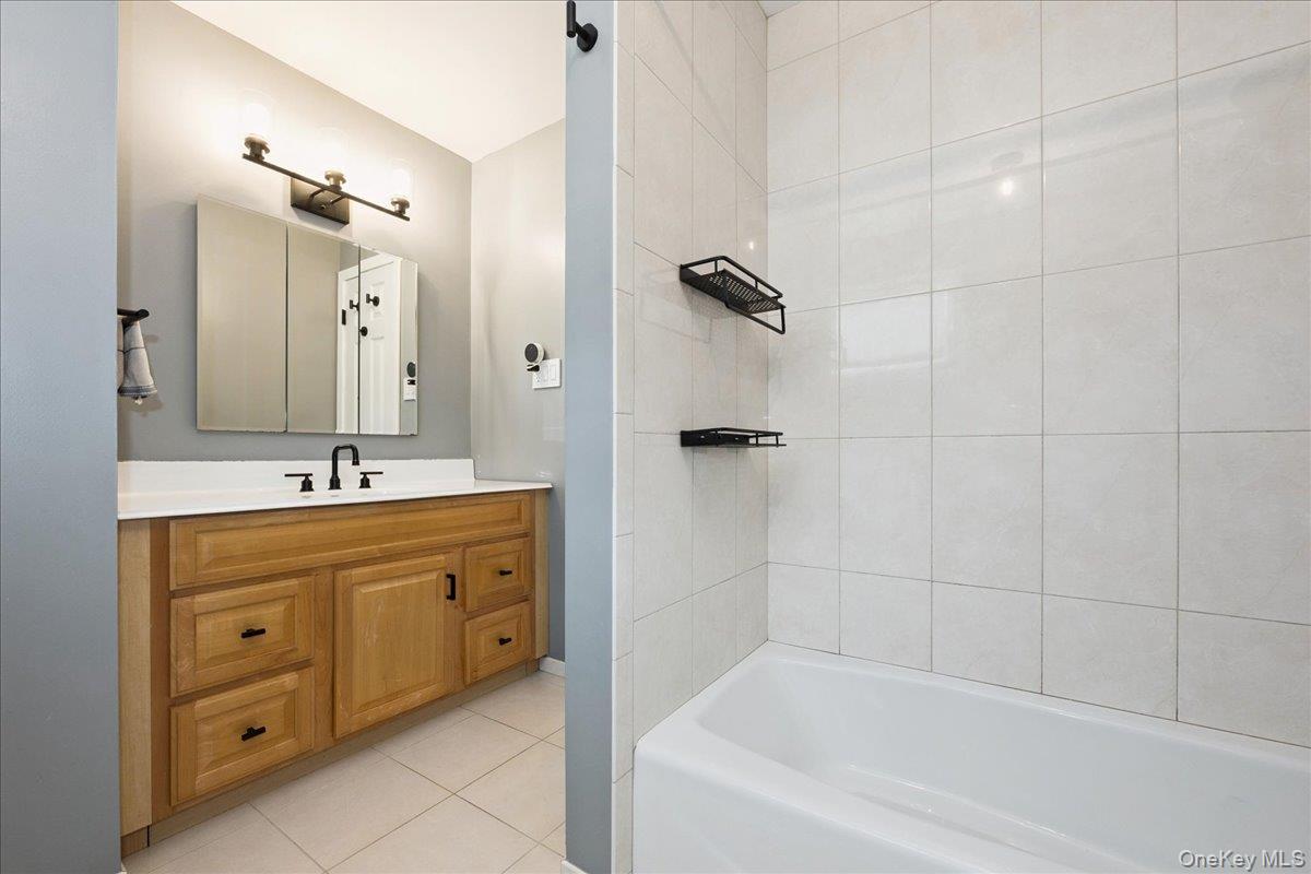 14 Osceola Avenue, Deer Park, NY 11729