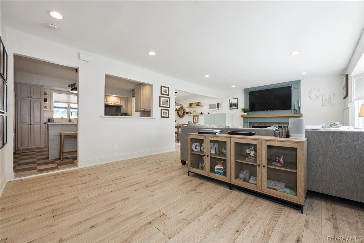 14 Osceola Avenue, Deer Park, NY 11729