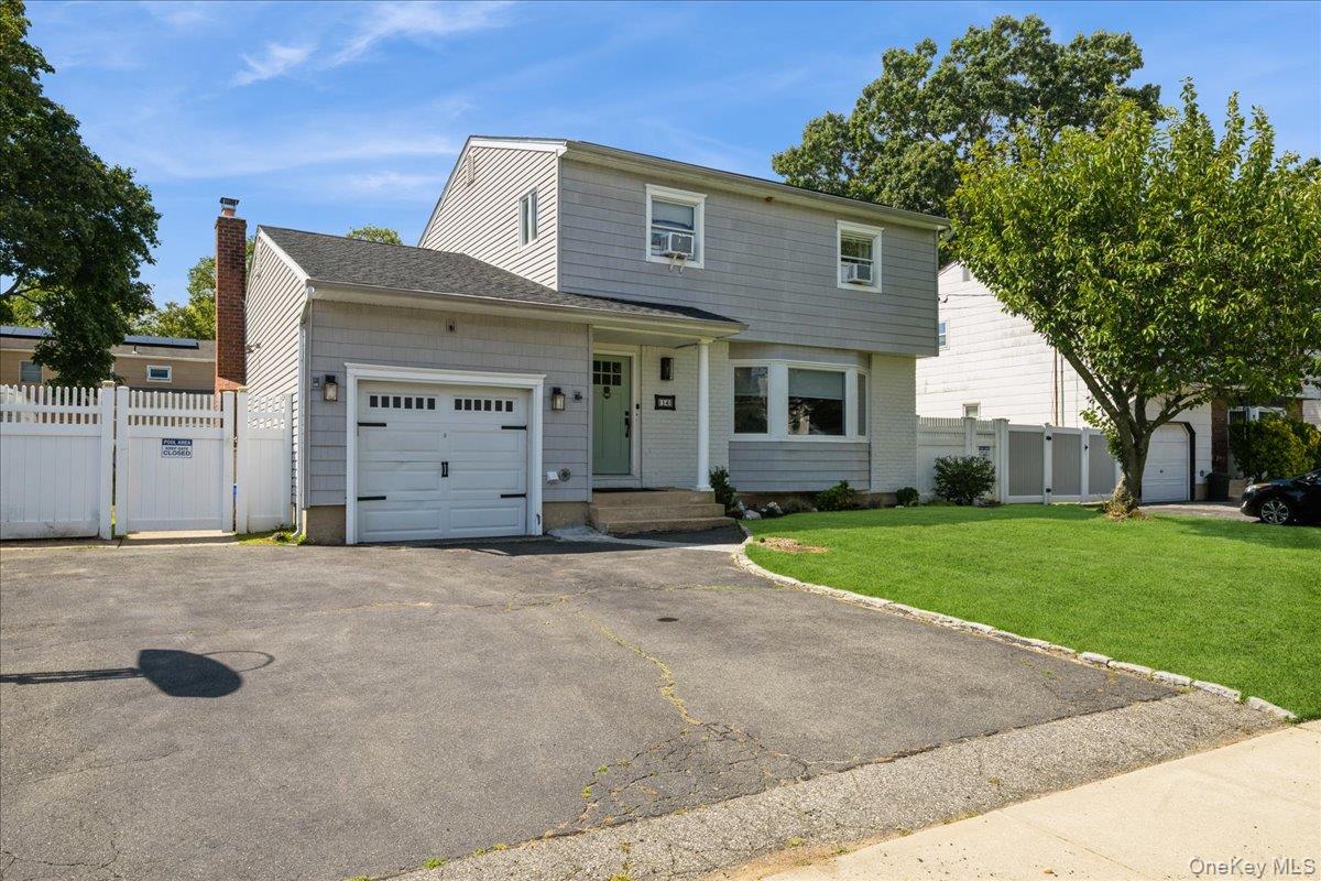 14 Osceola Avenue, Deer Park, NY 11729