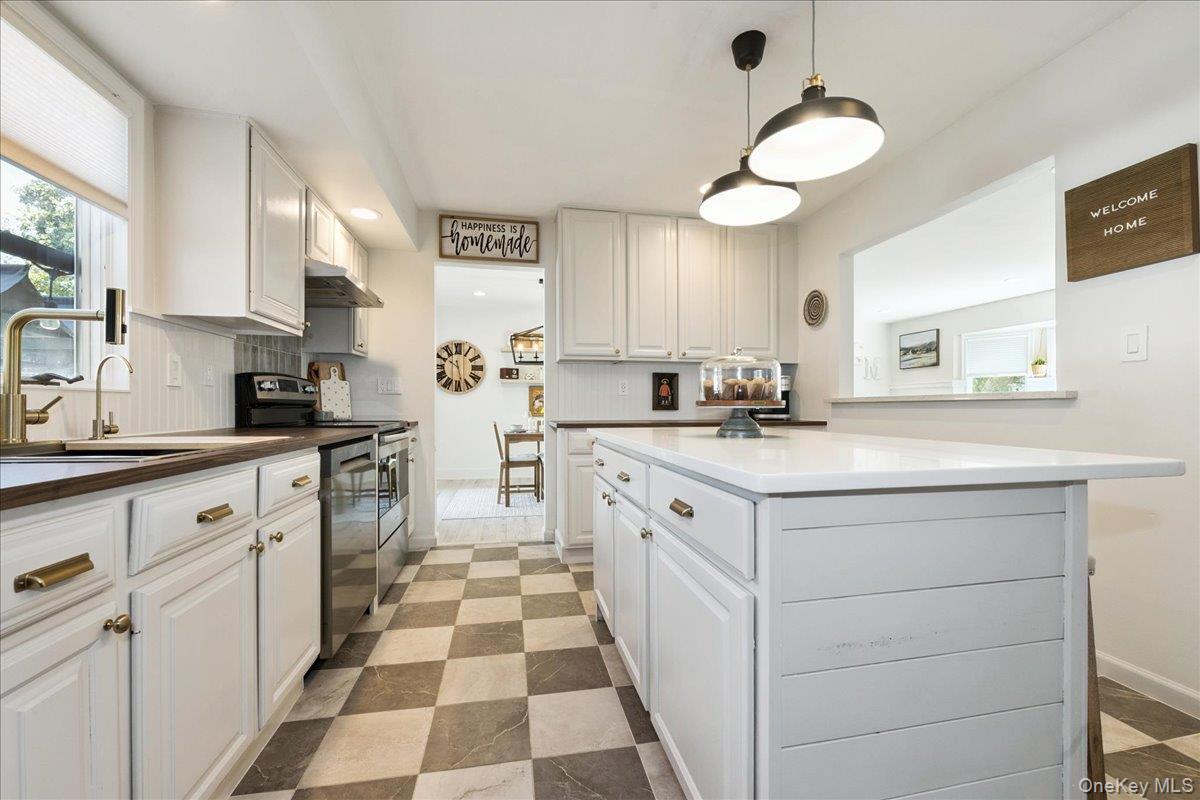 14 Osceola Avenue, Deer Park, NY 11729