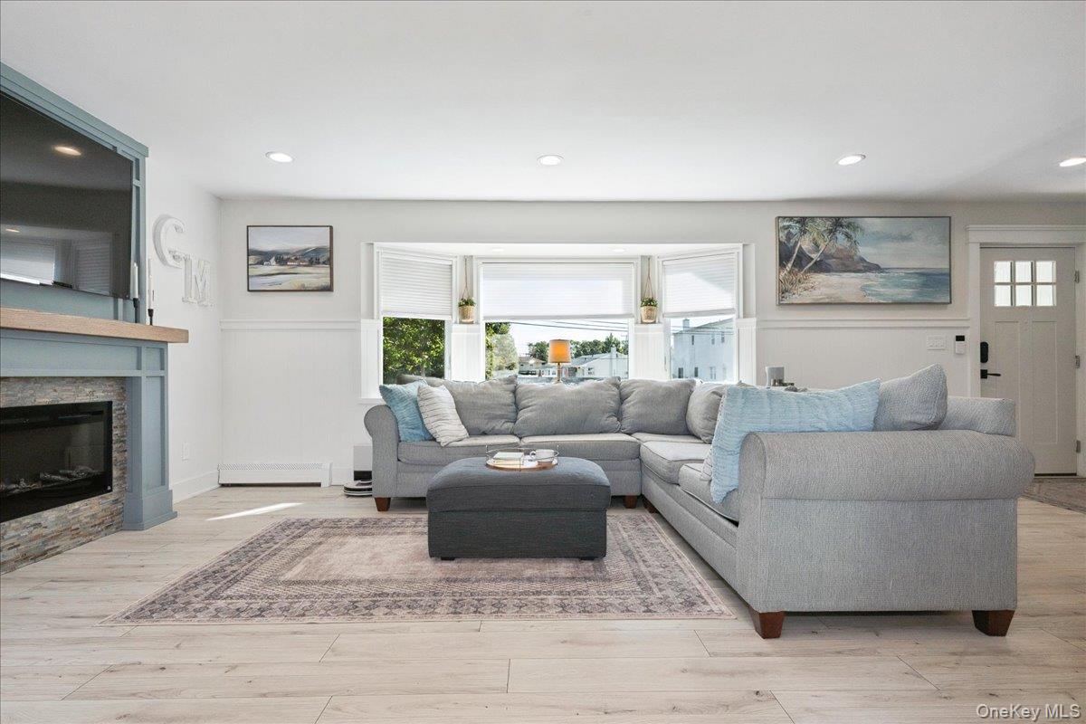 14 Osceola Avenue, Deer Park, NY 11729