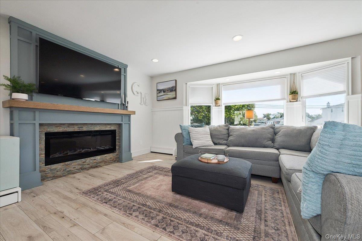 14 Osceola Avenue, Deer Park, NY 11729