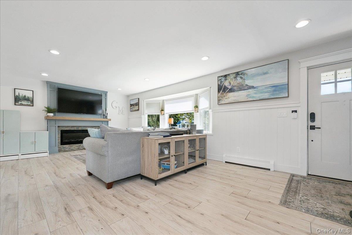 14 Osceola Avenue, Deer Park, NY 11729