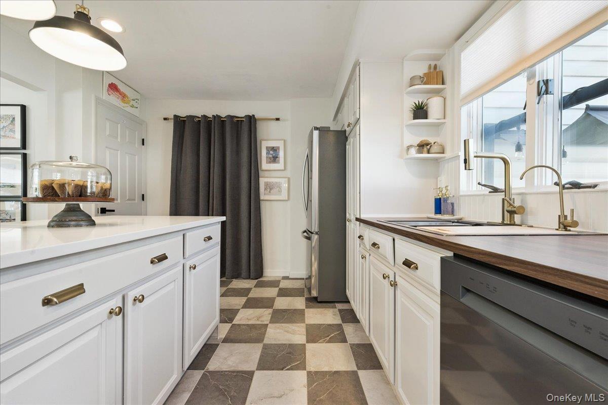 14 Osceola Avenue, Deer Park, NY 11729