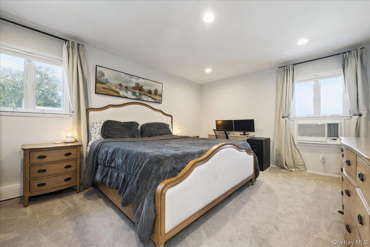 14 Osceola Avenue, Deer Park, NY 11729