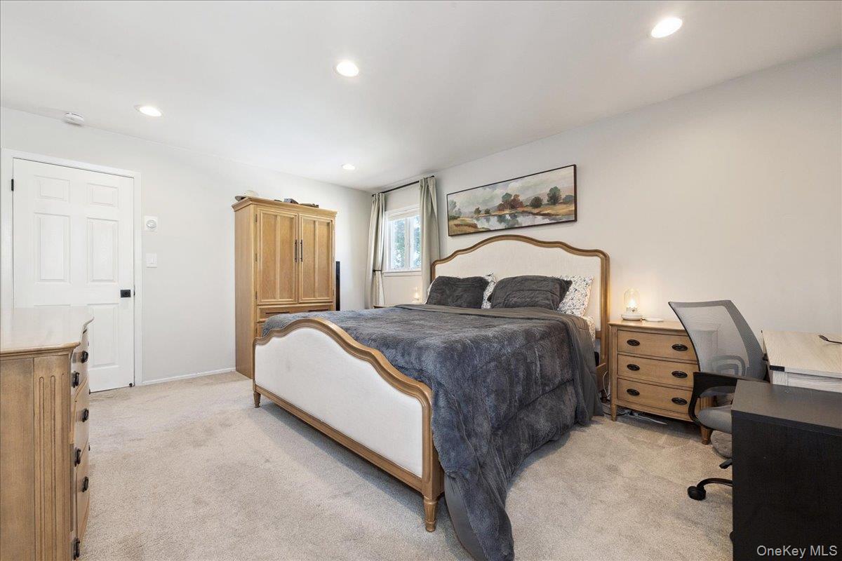 14 Osceola Avenue, Deer Park, NY 11729