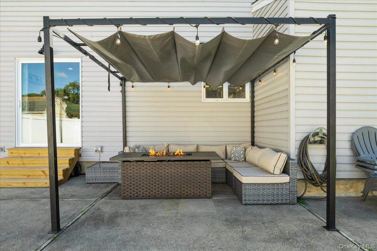 14 Osceola Avenue, Deer Park, NY 11729