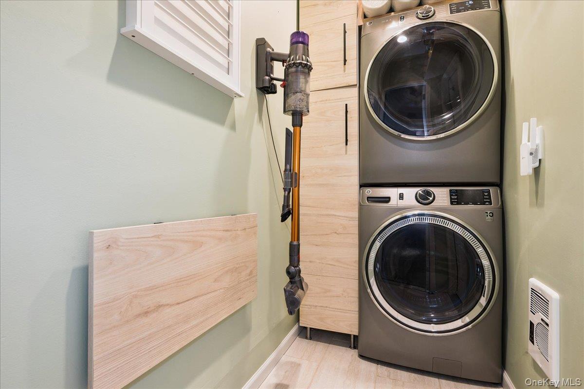 14 Osceola Avenue, Deer Park, NY 11729