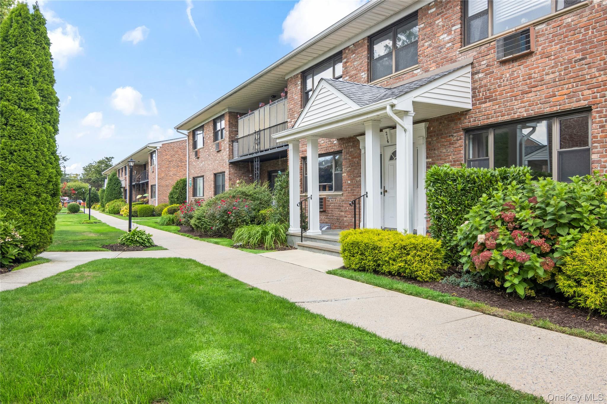 216 Fulton Street # 1F, Farmingdale, NY 11735