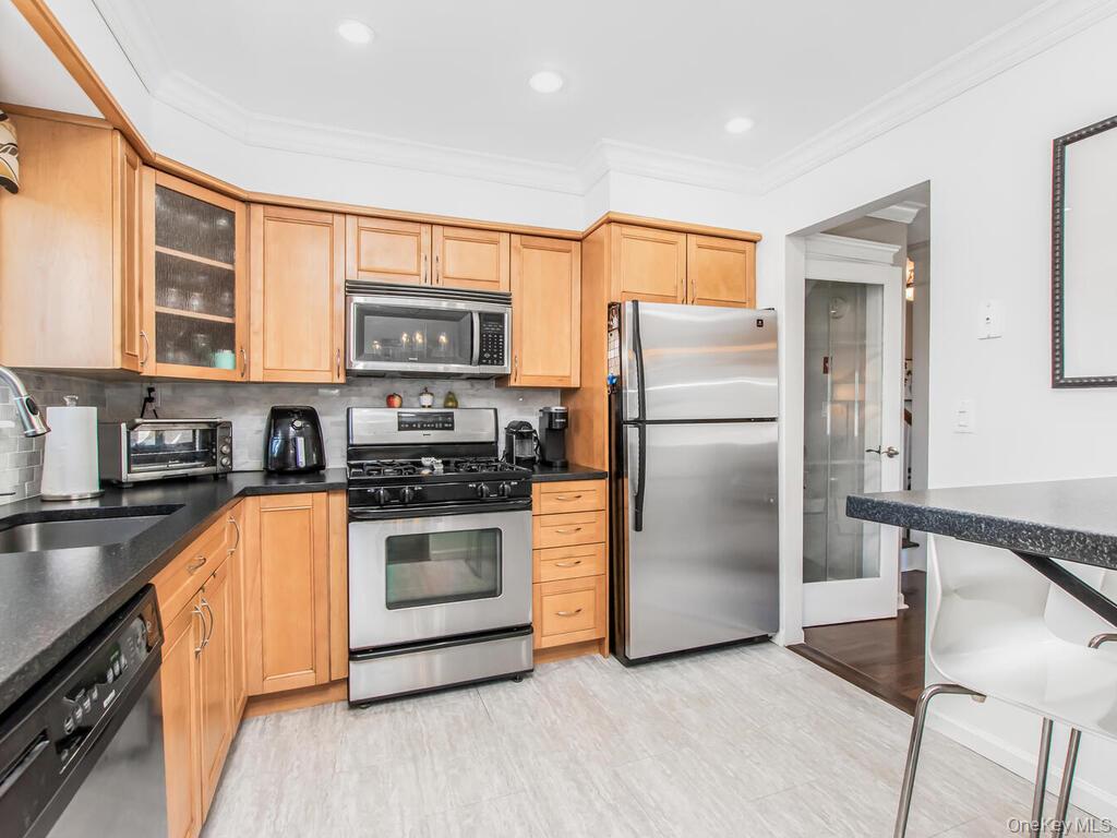 11 Montclair Road, Yonkers, NY 10710