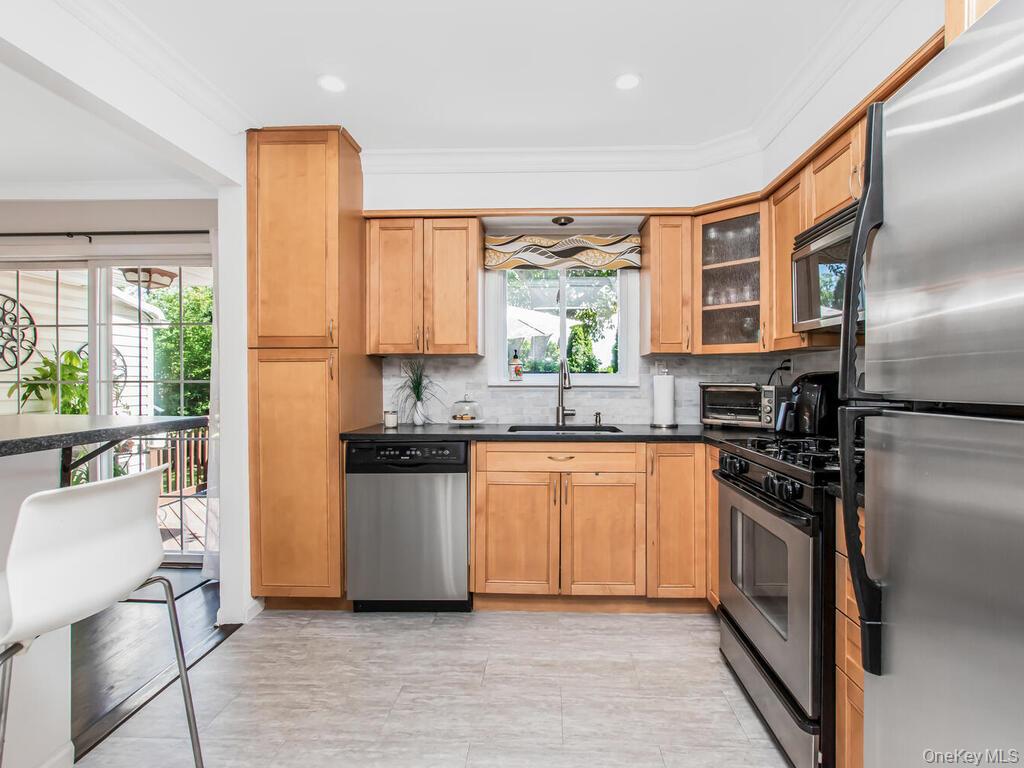 11 Montclair Road, Yonkers, NY 10710