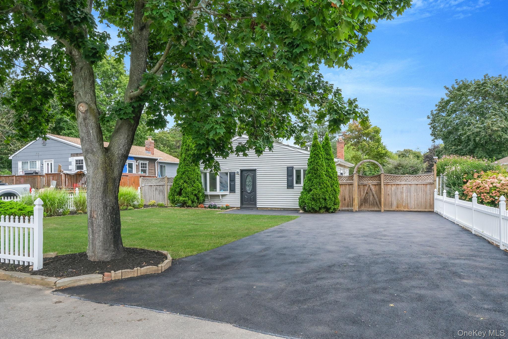 66 Laurin Road, Calverton, NY 11933