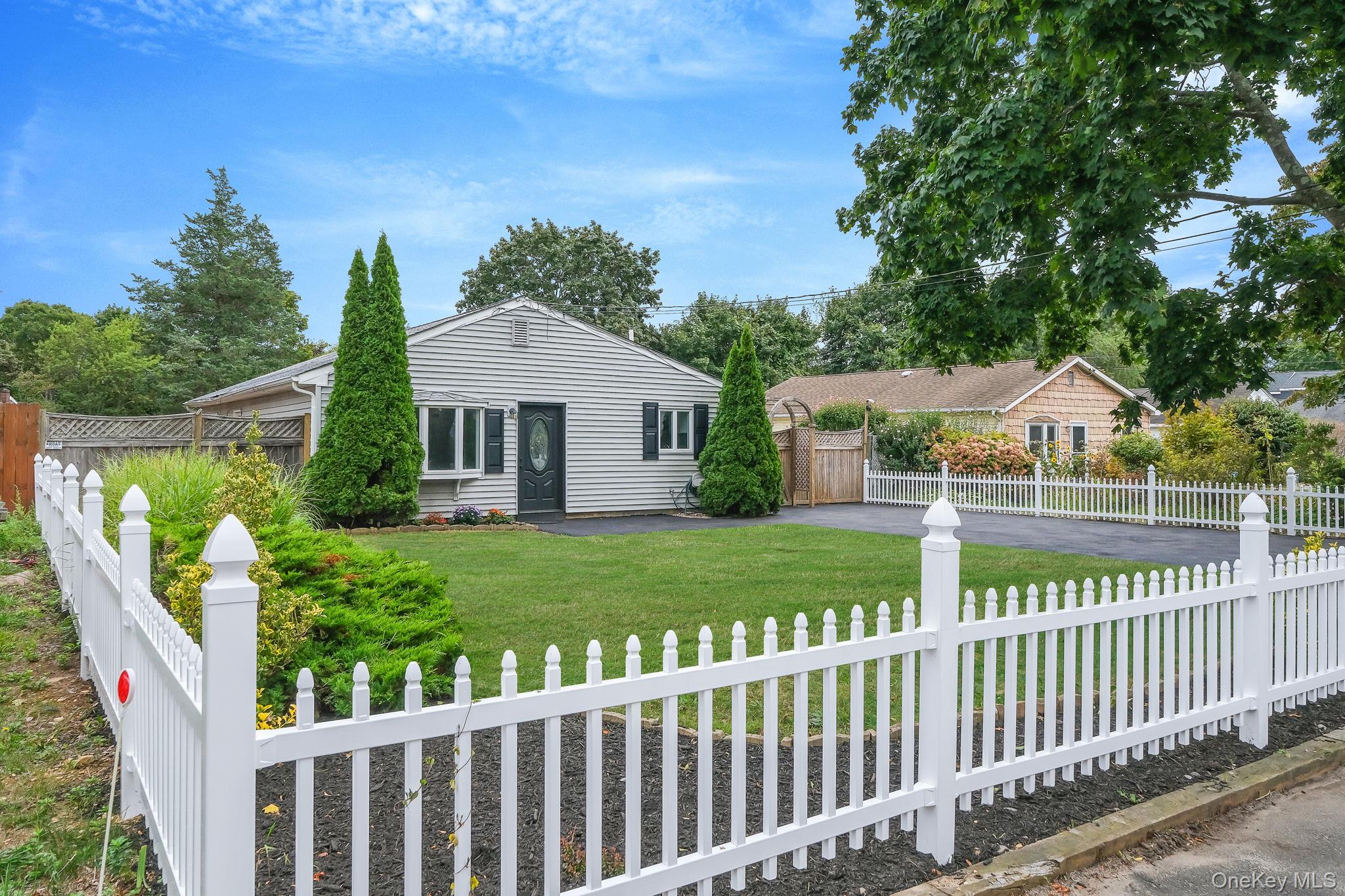 66 Laurin Road, Calverton, NY 11933