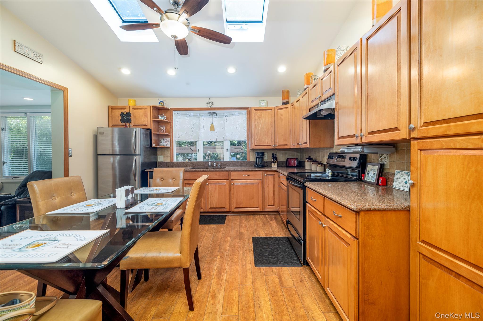 27 Coolidge Street, Malverne, NY 11565