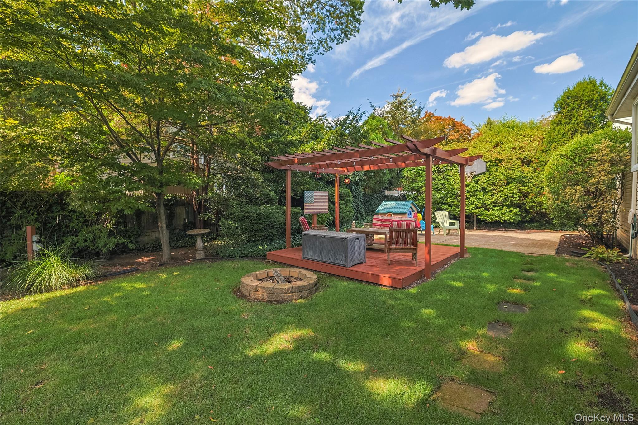 27 Coolidge Street, Malverne, NY 11565