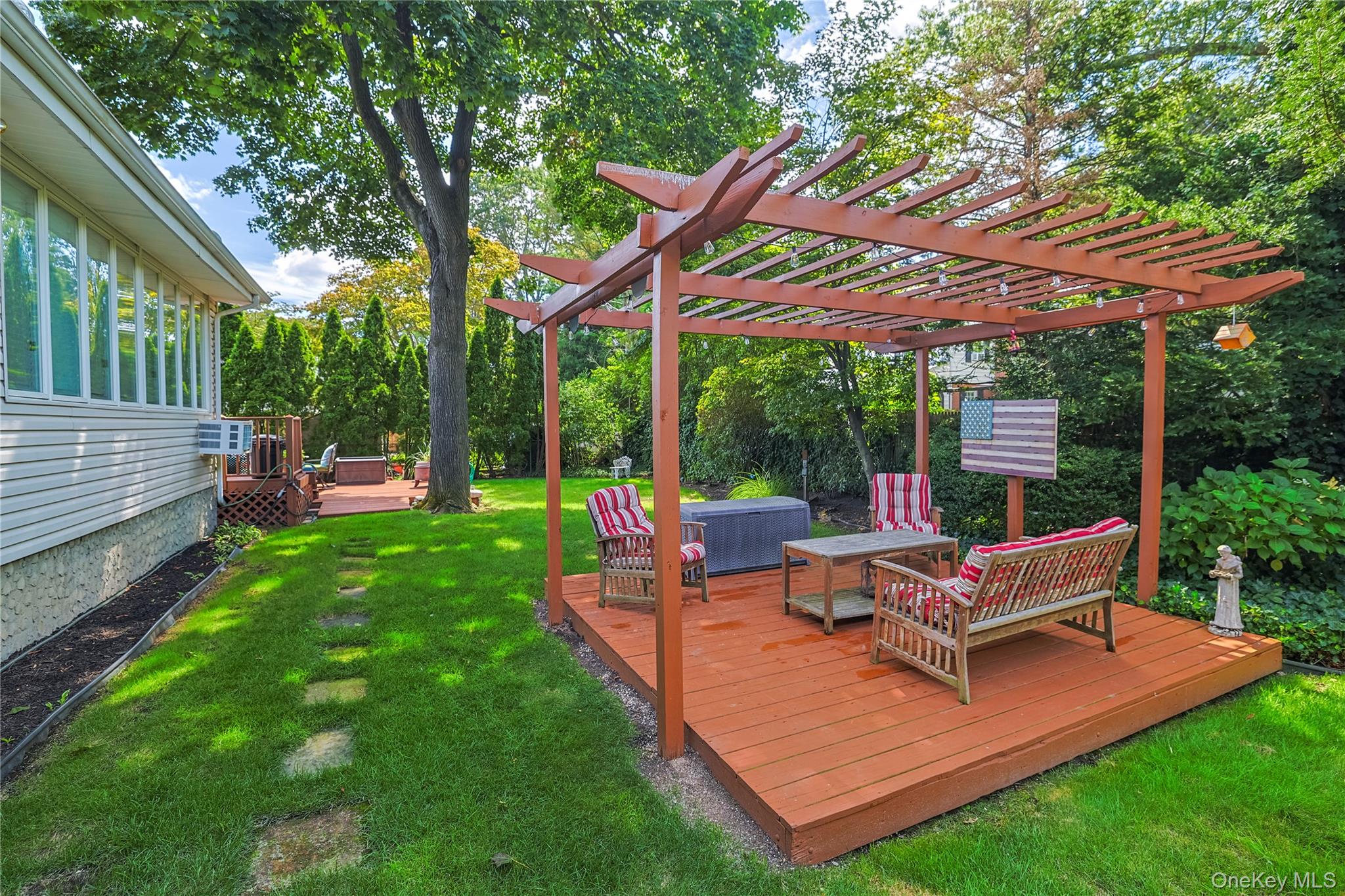 27 Coolidge Street, Malverne, NY 11565