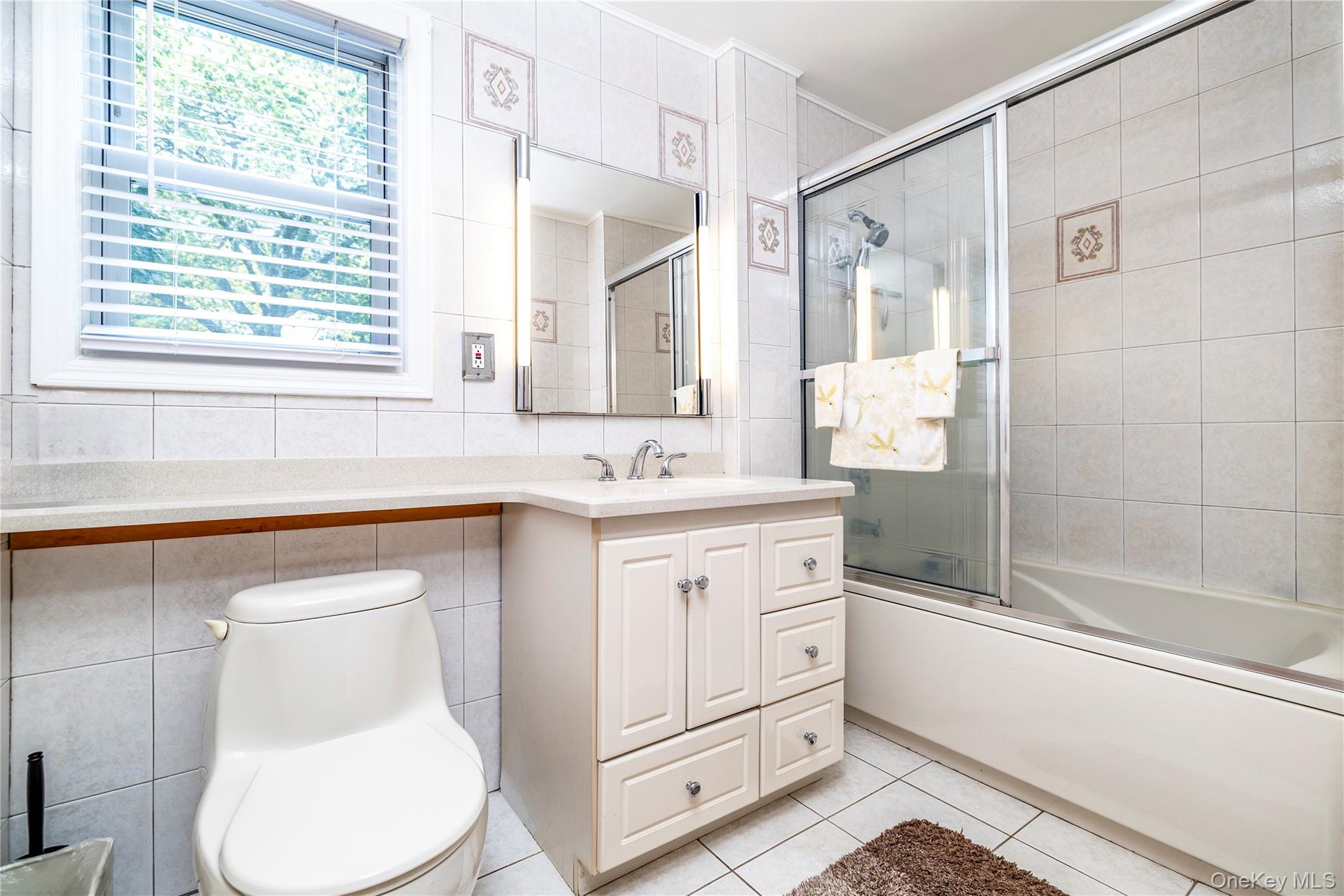 27 Coolidge Street, Malverne, NY 11565