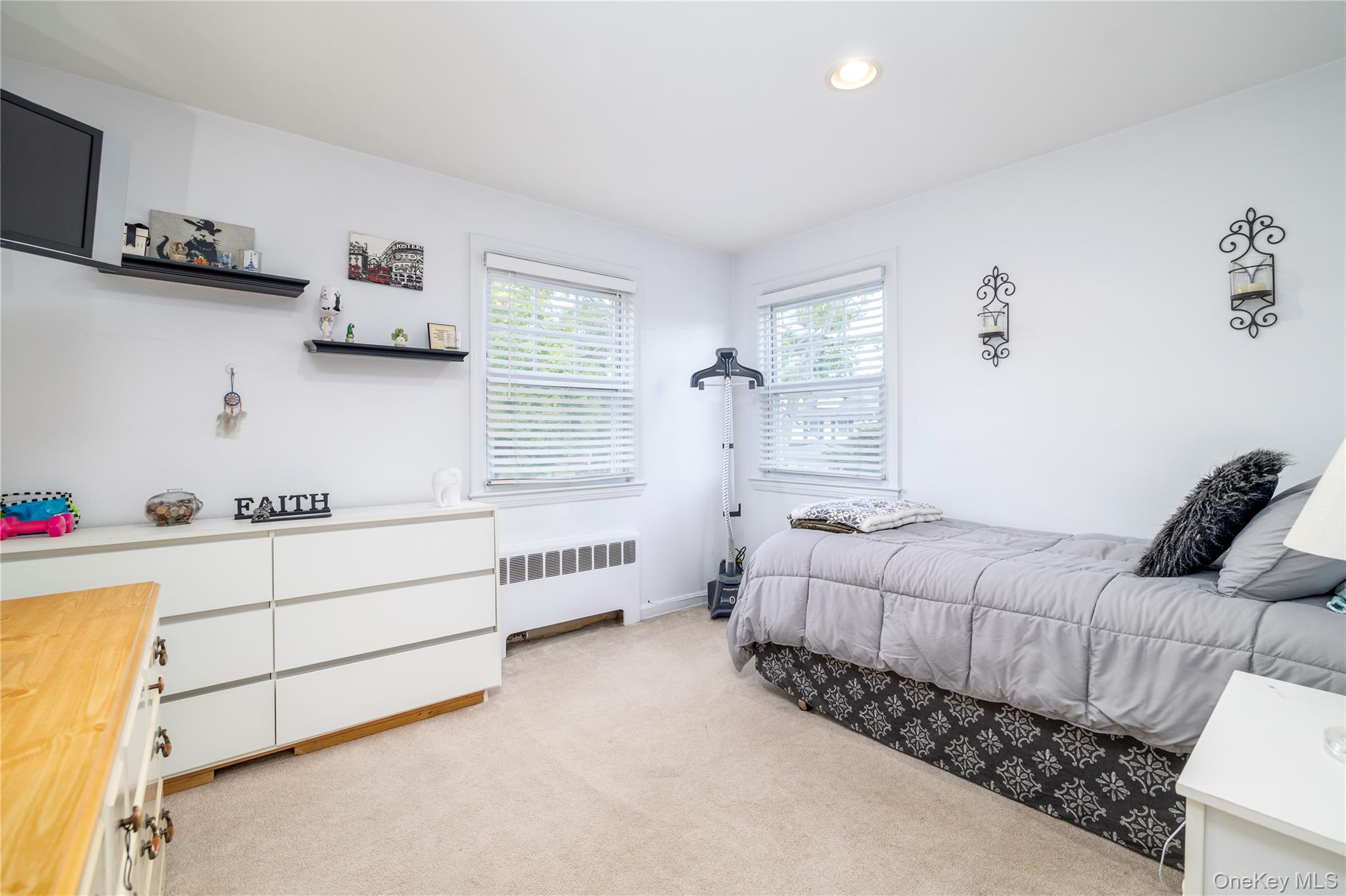 27 Coolidge Street, Malverne, NY 11565