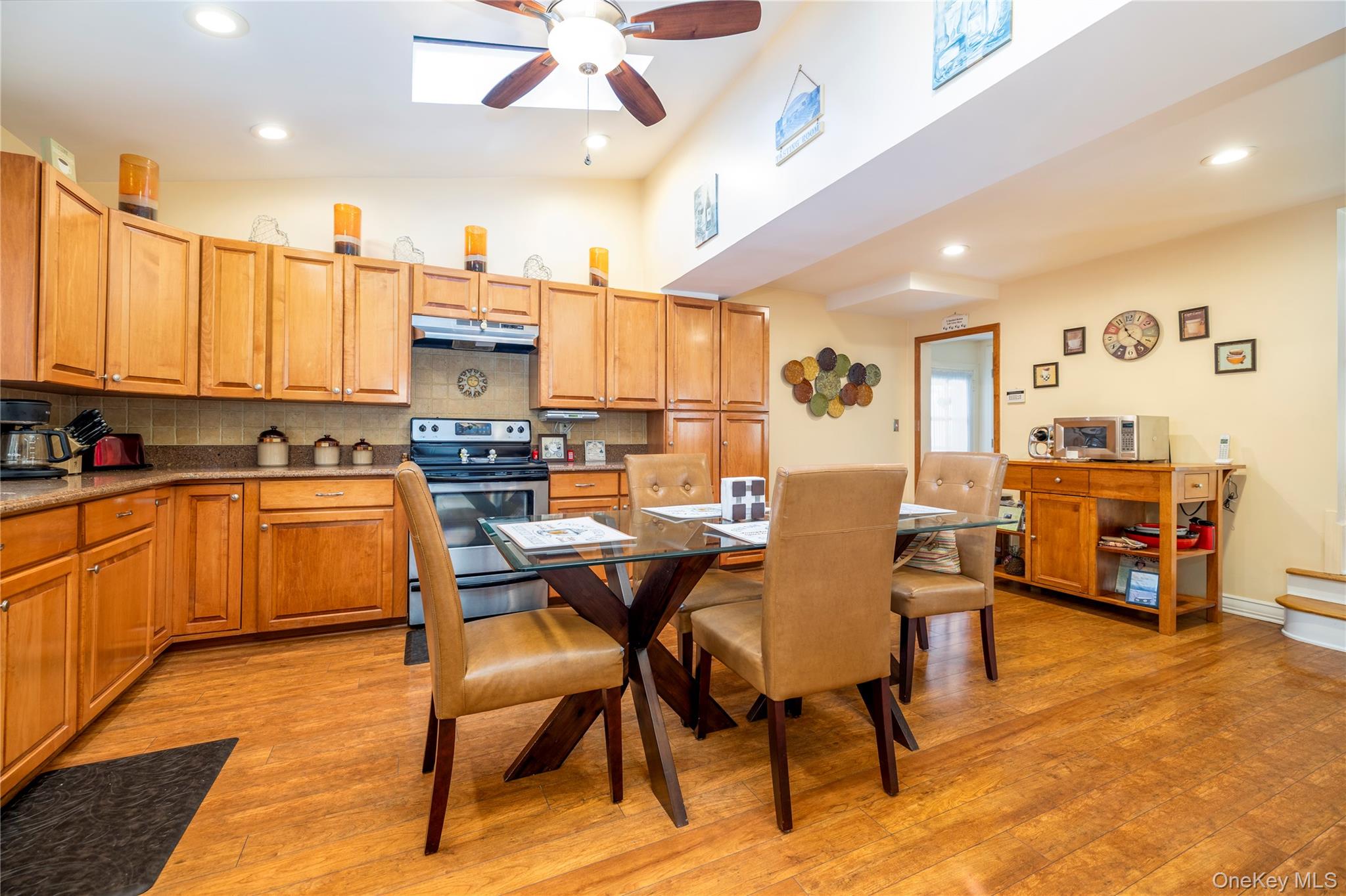 27 Coolidge Street, Malverne, NY 11565