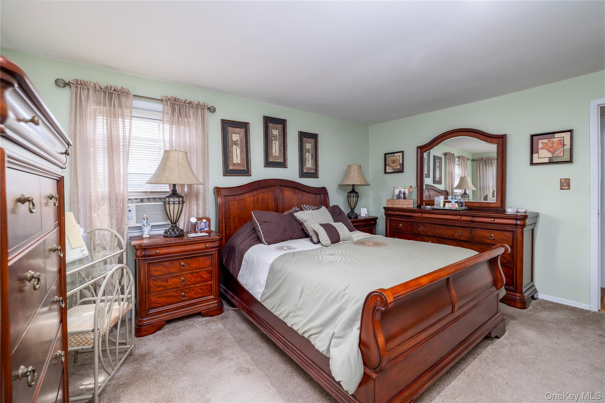 27 Coolidge Street, Malverne, NY 11565