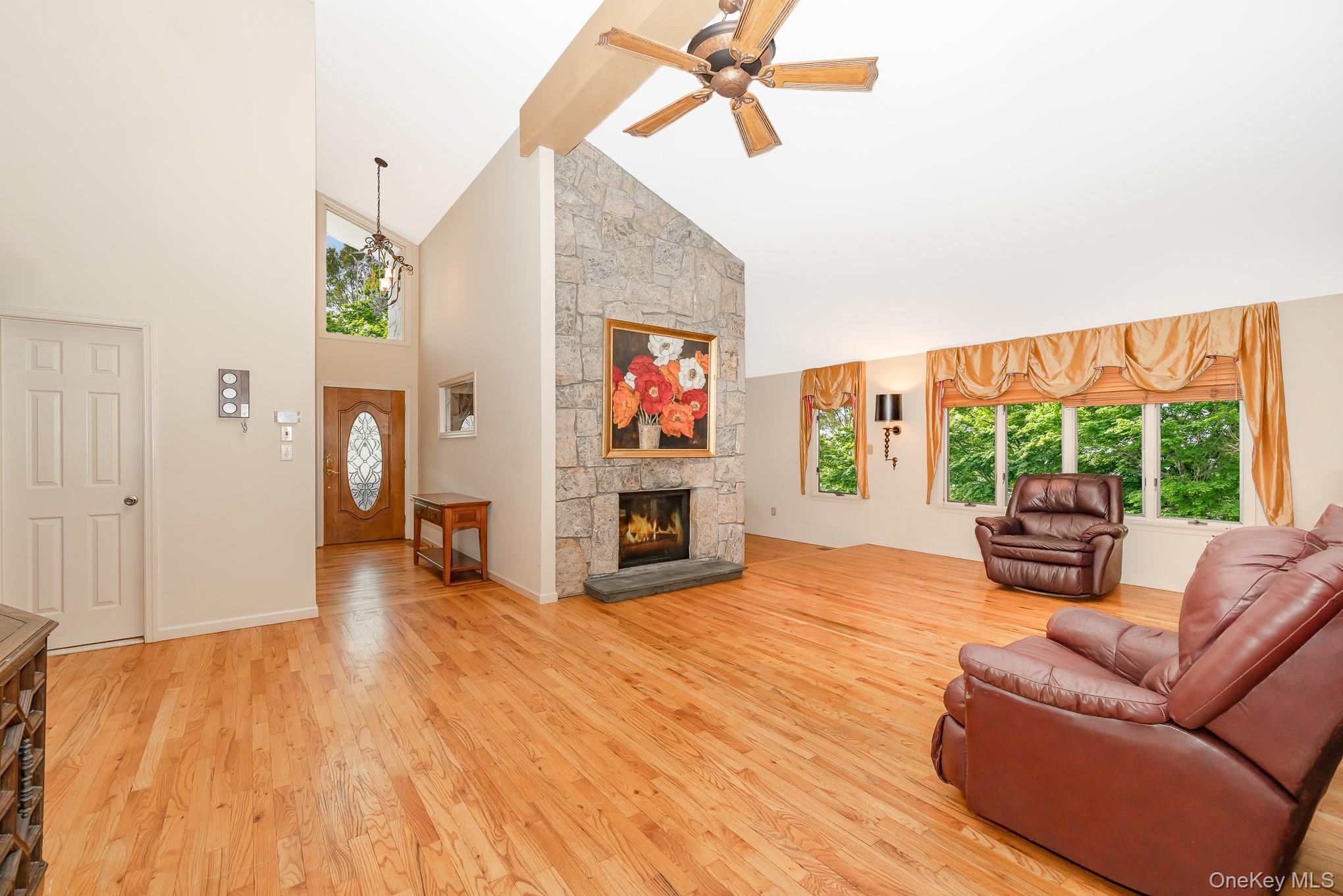 8 Sunset Lane E, Miller Place, NY 11764