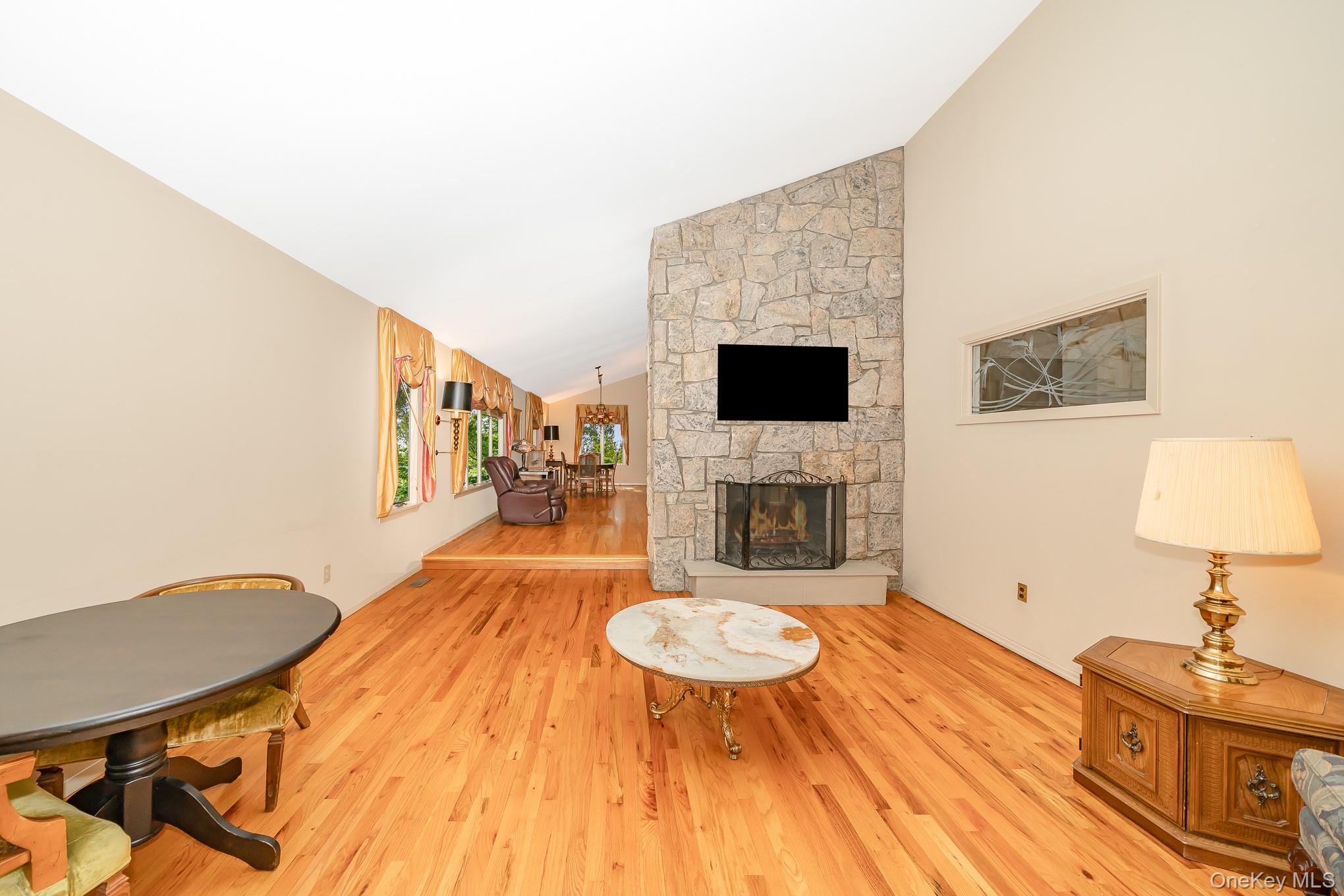 8 Sunset Lane E, Miller Place, NY 11764