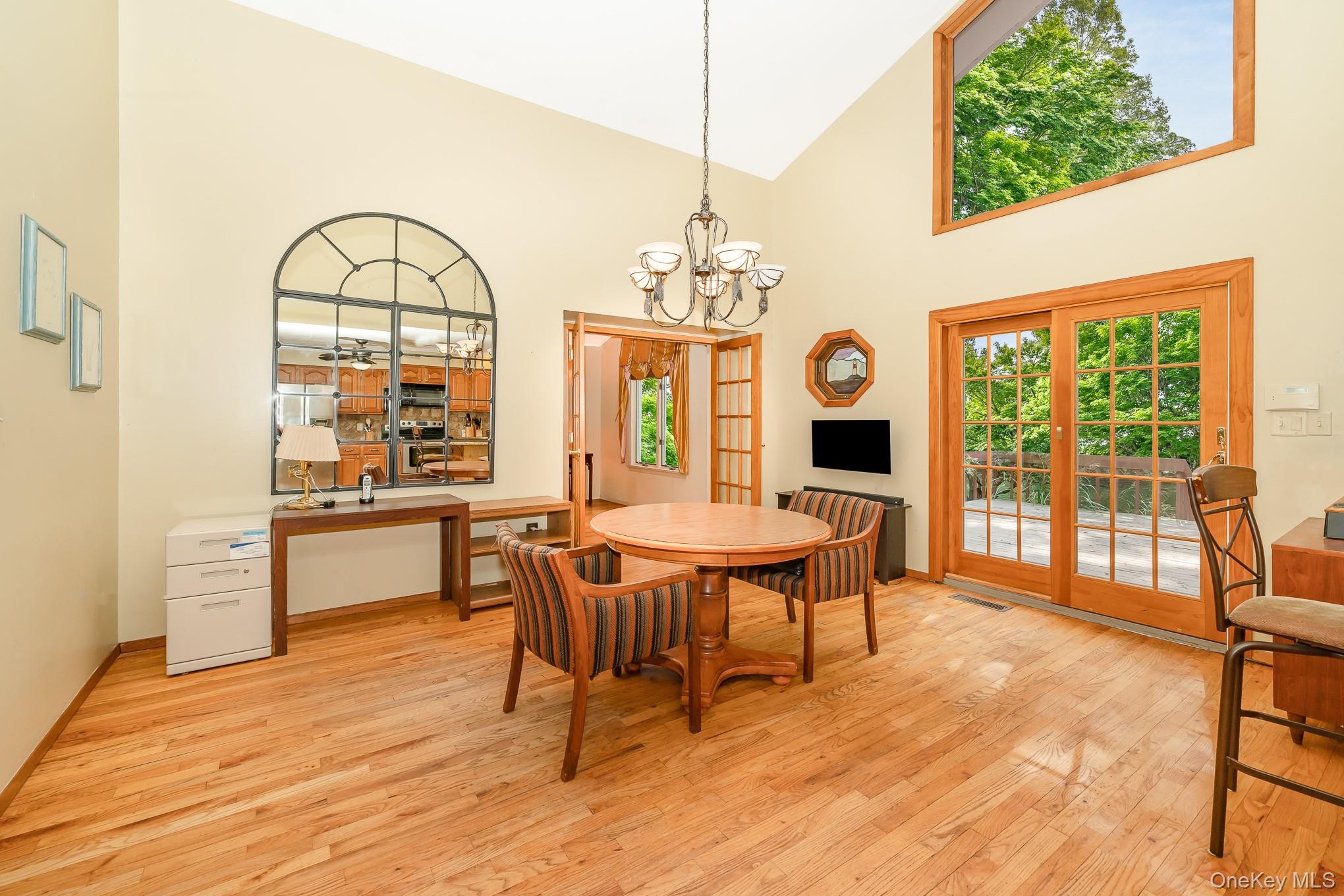 8 Sunset Lane E, Miller Place, NY 11764